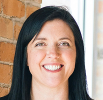 Sophie Hartwell, responsabile del team di assistenza clienti, in un ritratto